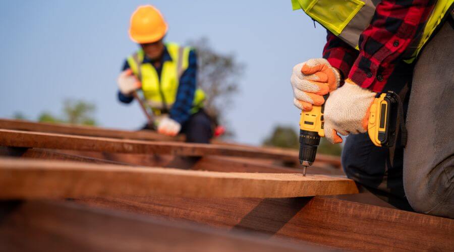 Expert Emergency Roof Repairs services in Six Lakes, MI